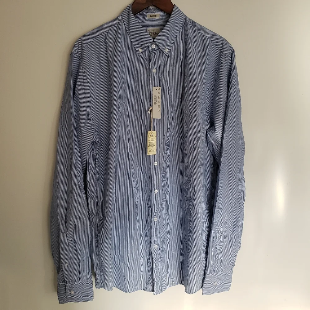 ๐SOLD๐ J. Crew Classic Blue and White Pinstripe Button Down Shirt 100% Cotton - Picture 2 of 12